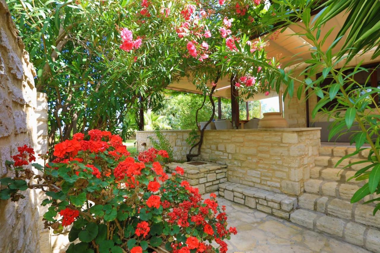 Villa Harmony, Steinvilla Prinés 外观 照片